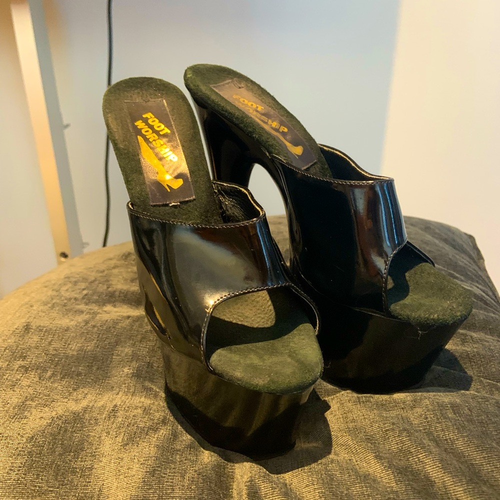 Foot worship size 6 black patent leather high heels